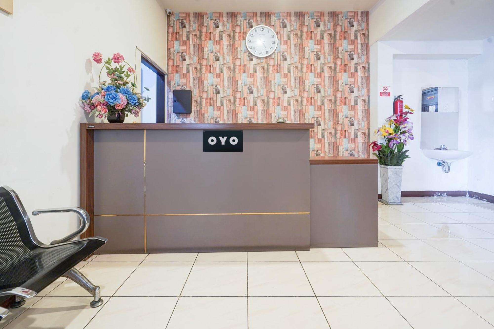 RedDoorz Syariah near AP Pettarani 3 Hotel Makassar Bagian luar foto