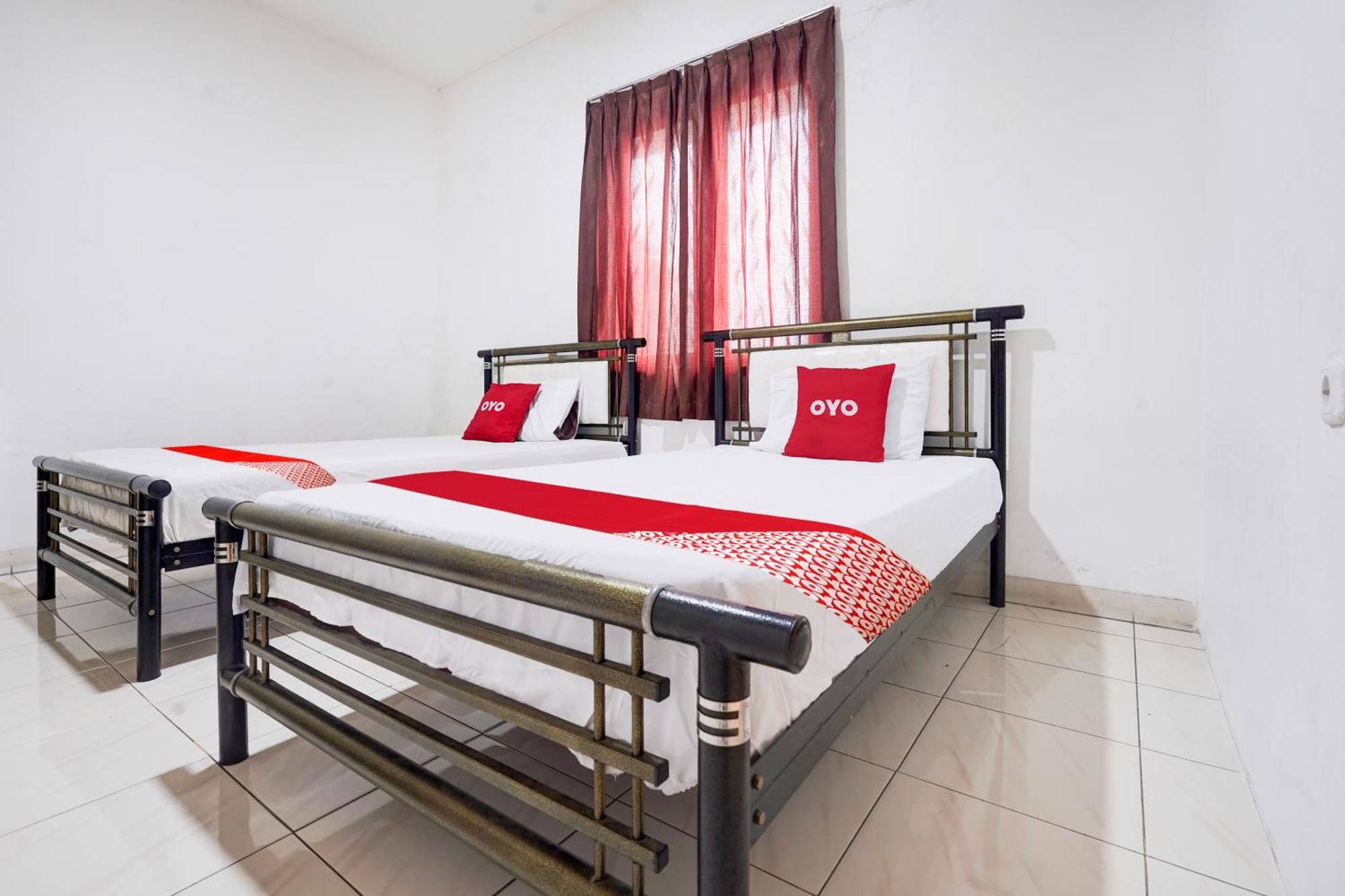 RedDoorz Syariah near AP Pettarani 3 Hotel Makassar Bagian luar foto