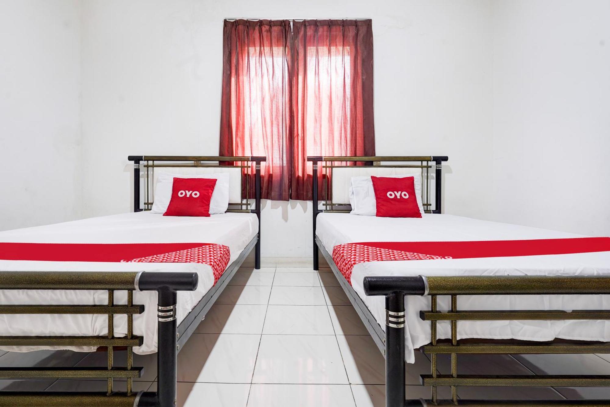 RedDoorz Syariah near AP Pettarani 3 Hotel Makassar Bagian luar foto