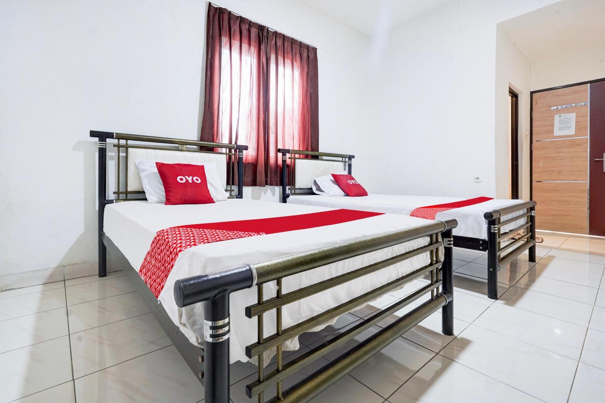 RedDoorz Syariah near AP Pettarani 3 Hotel Makassar Bagian luar foto