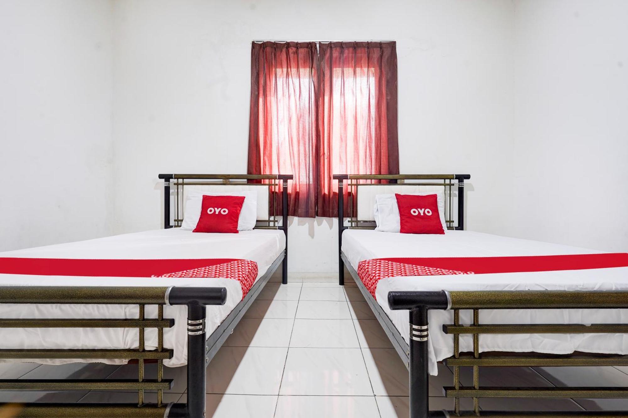 RedDoorz Syariah near AP Pettarani 3 Hotel Makassar Bagian luar foto