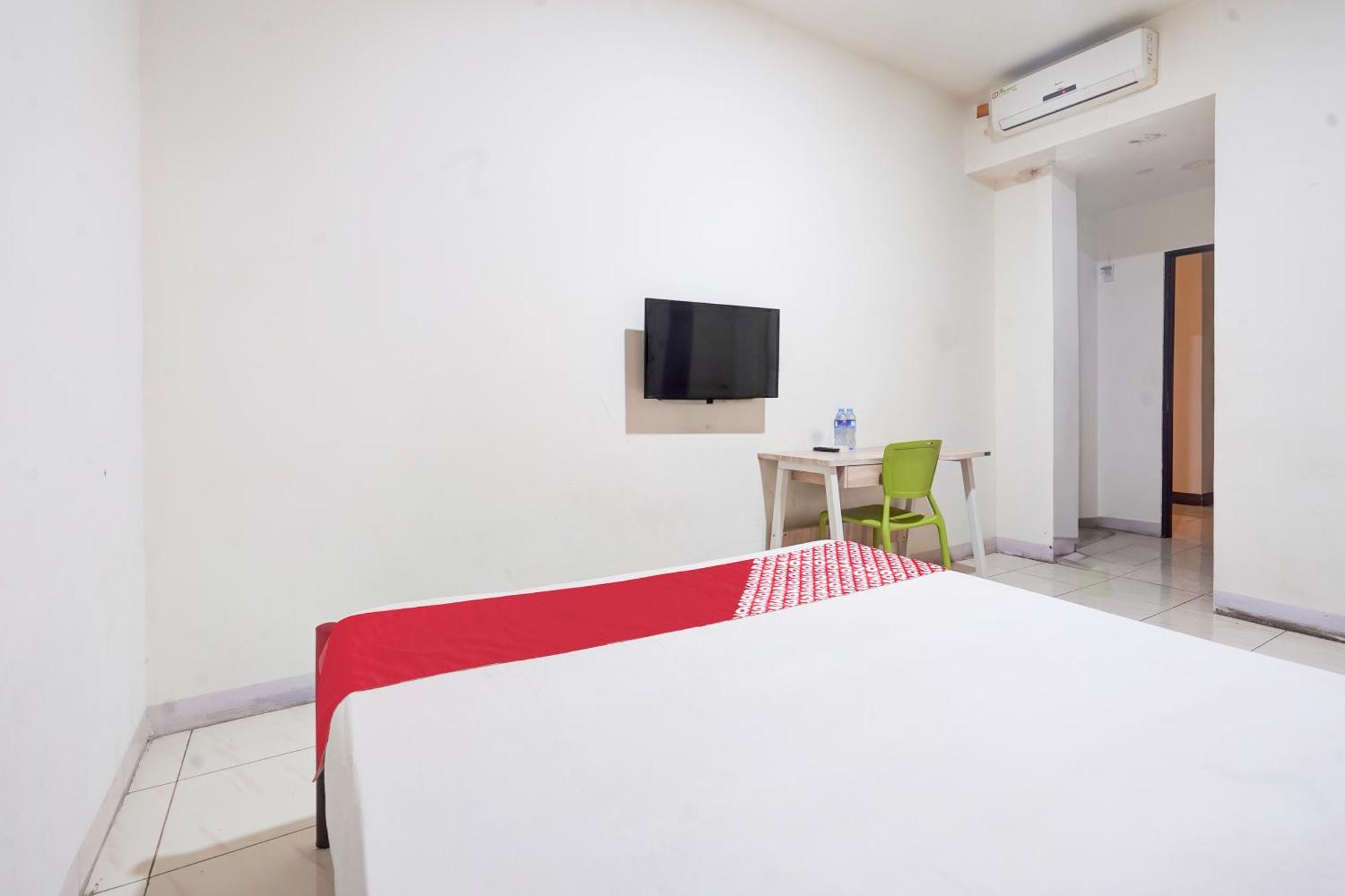 RedDoorz Syariah near AP Pettarani 3 Hotel Makassar Bagian luar foto