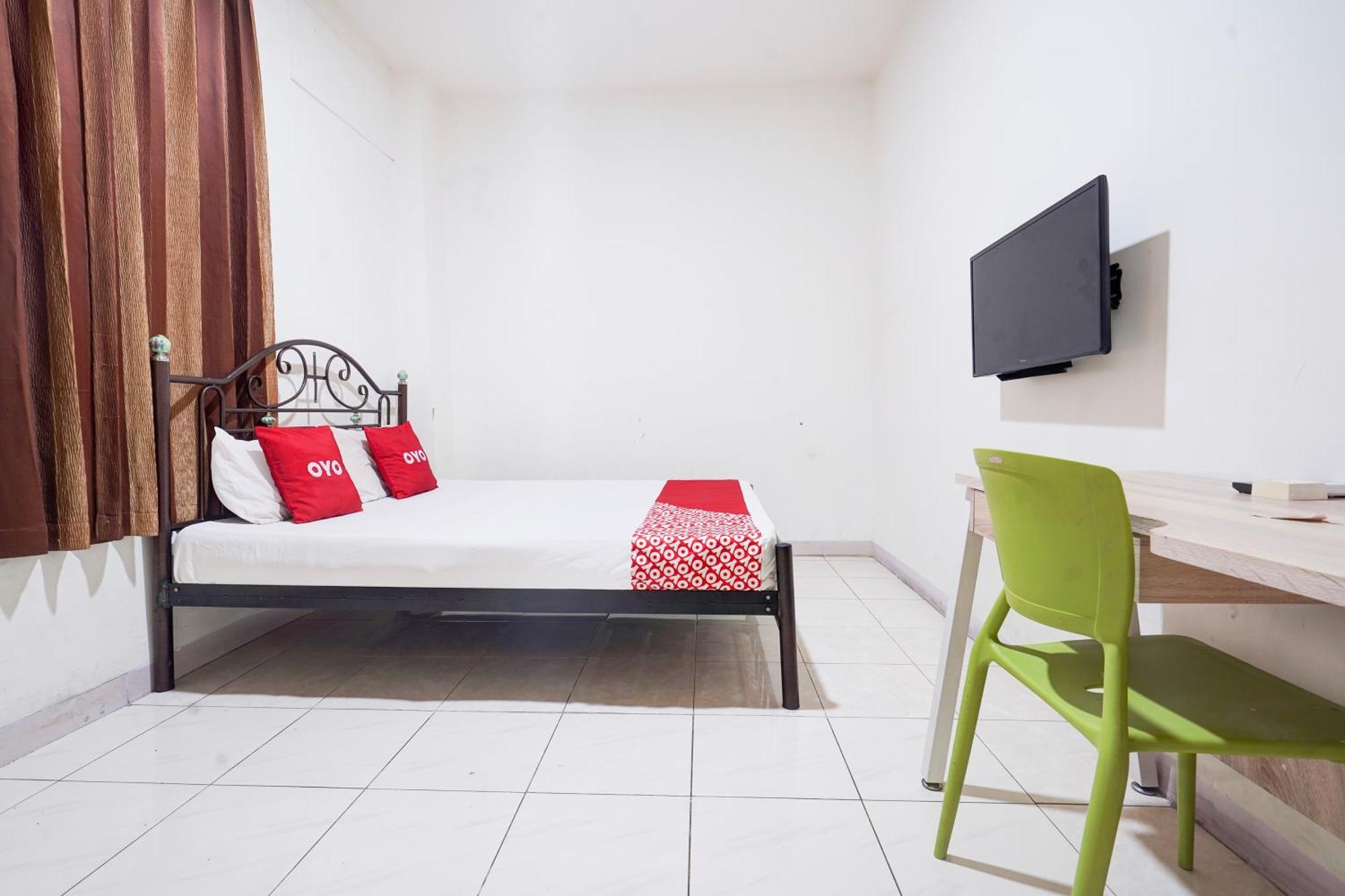 RedDoorz Syariah near AP Pettarani 3 Hotel Makassar Bagian luar foto